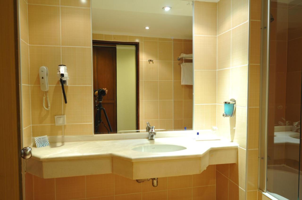 Adela Hotel Istanbul Exterior photo